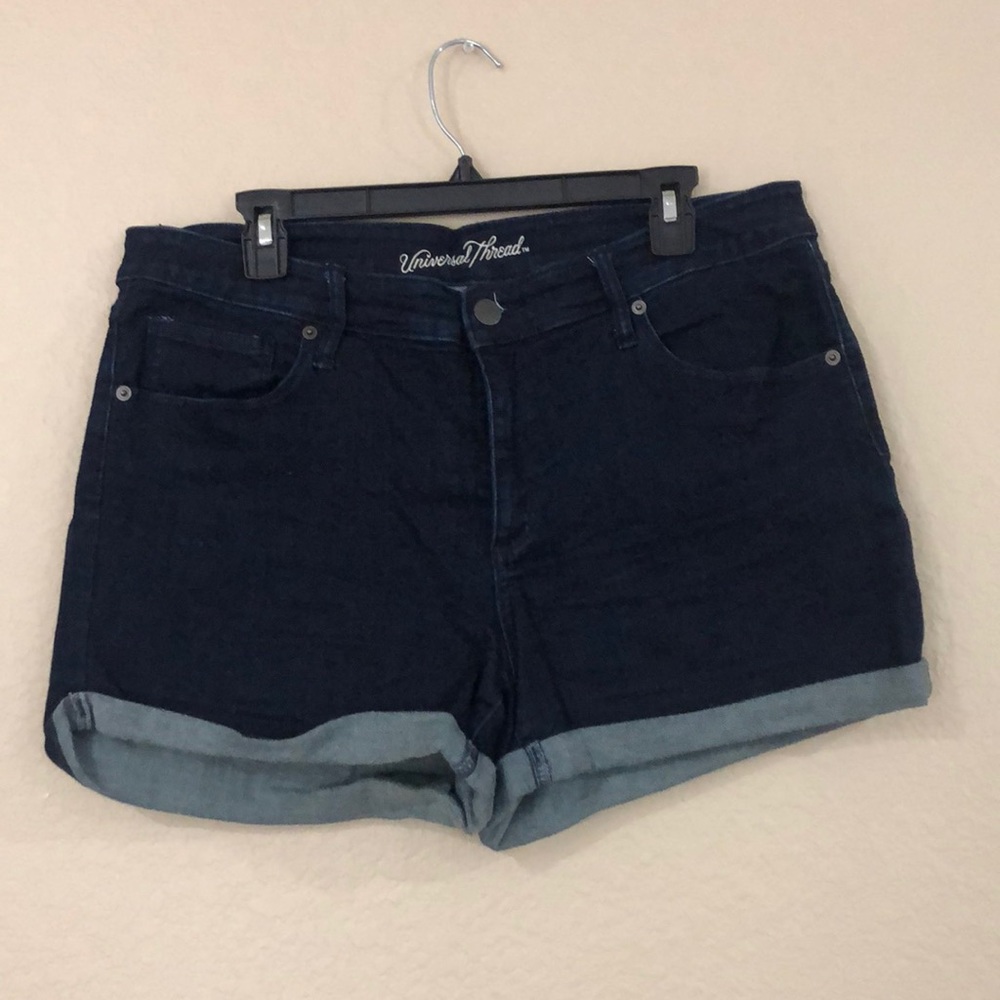 Universal Threads Shorts